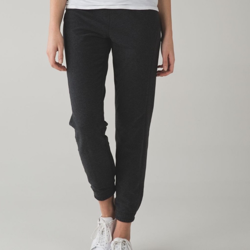 Lululemon sweatpant in Heathered black, Kick It, in size 2.